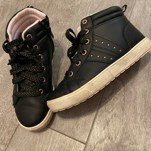 Girls black high top shoes size 4